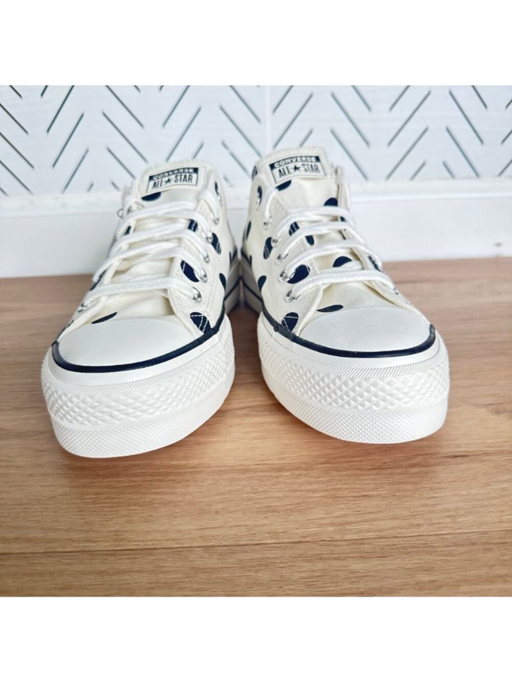 ✨Converse Chuck Taylor Lift Platform Polka Dots 11 Womens Shoes Sneakers A10689C - Picture 3 of 11